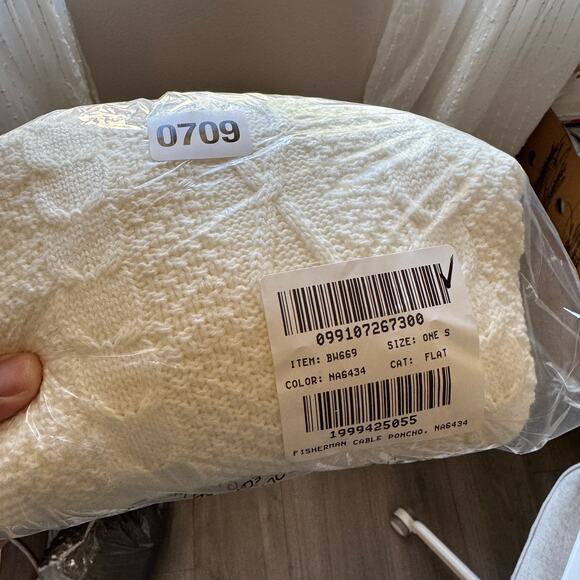 J.Crew Fisherman Cable-Knit Poncho Sweater Womens OS Cream Draped Relaxed Fit - Picture 7 of 7